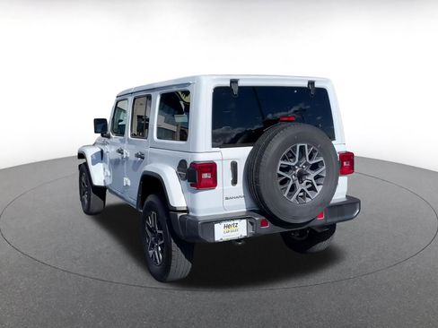 Used 2025 Jeep Wrangler Sahara image 12