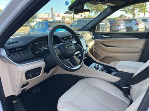 New 2026 Jeep Grand Cherokee L Limited w/ Limited Altitude Package AWD/4WD image 6
