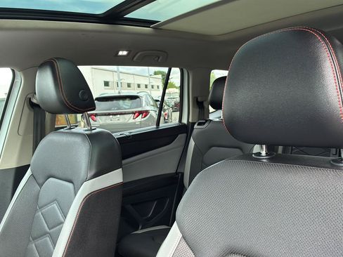 Used 2024 Volkswagen Atlas Peak Edition SE AWD/4WD image 35