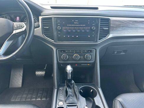 Used 2020 Volkswagen Atlas Cross Sport SE FWD image 19
