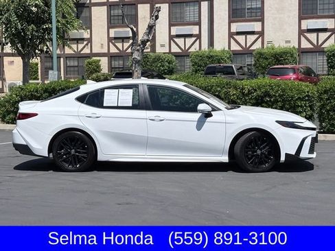 Used 2025 Toyota Camry SE FWD image 4