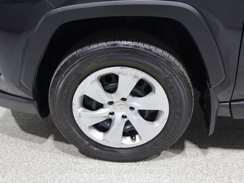 Used 2023 Toyota RAV4 LE AWD/4WD image 9