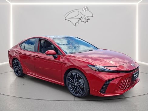 Used 2025 Toyota Camry XSE AWD/4WD image 3