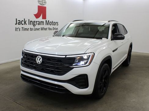 New 2026 Volkswagen Atlas Cross Sport SEL R-Line AWD/4WD image 2