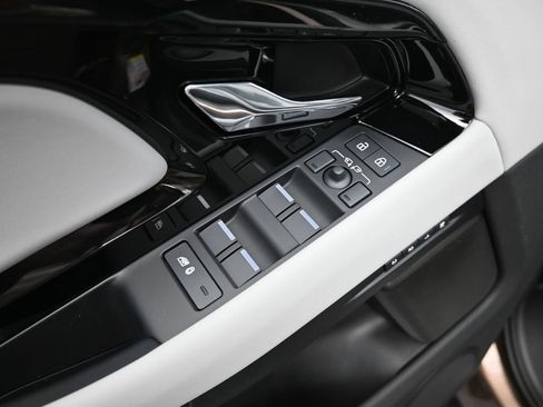New 2026 Land Rover Range Rover Evoque Dynamic SE AWD/4WD image 22