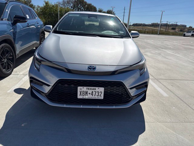 Used 2025 Toyota Corolla SE FWD image 3