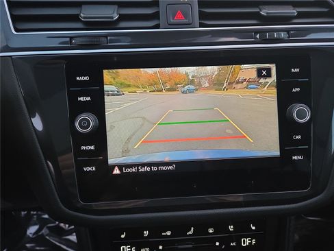 Used 2024 Volkswagen Tiguan SEL R-Line image 22