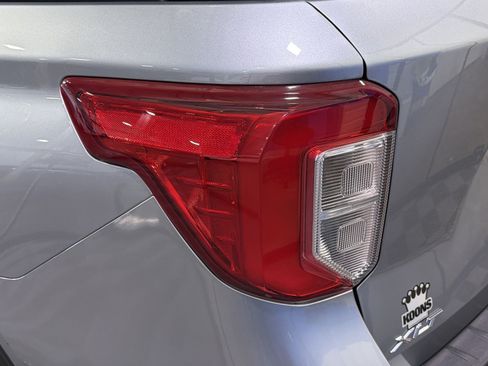 Used 2024 Ford Explorer XLT w/ Equipment Group 202A AWD/4WD image 18