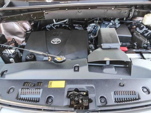 Used 2017 Toyota Highlander Limited w/ Carpet Mat Package AWD/4WD image 26