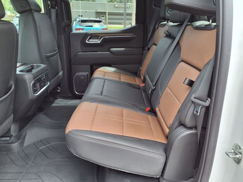 Certified 2023 Chevrolet Silverado 1500 High Country w/ Technology Package AWD/4WD image 16