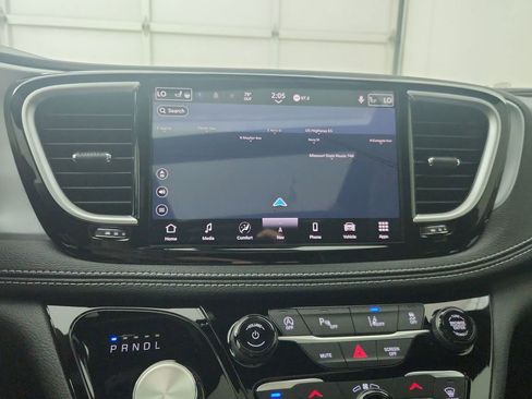 New 2026 Chrysler Pacifica Limited FWD image 25