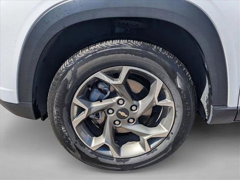 Used 2025 Chevrolet Trax LT FWD image 20