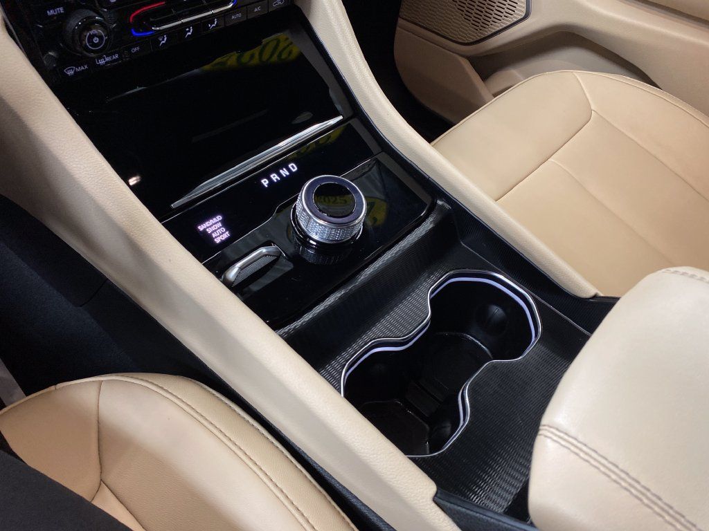 Certified 2025 Jeep Grand Cherokee L Limited w/ Black Appearance Package AWD/4WD image 16