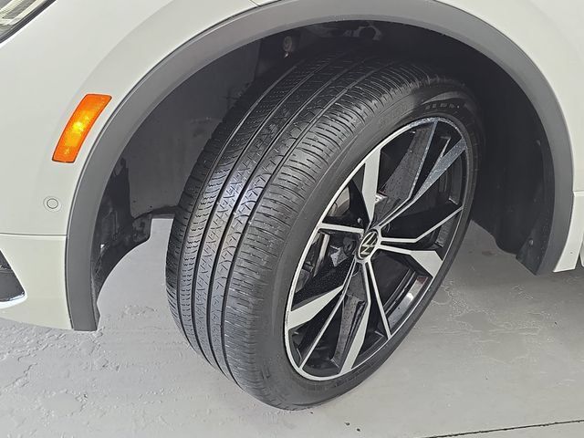 Used 2022 Volkswagen Tiguan SEL R-Line AWD/4WD image 32