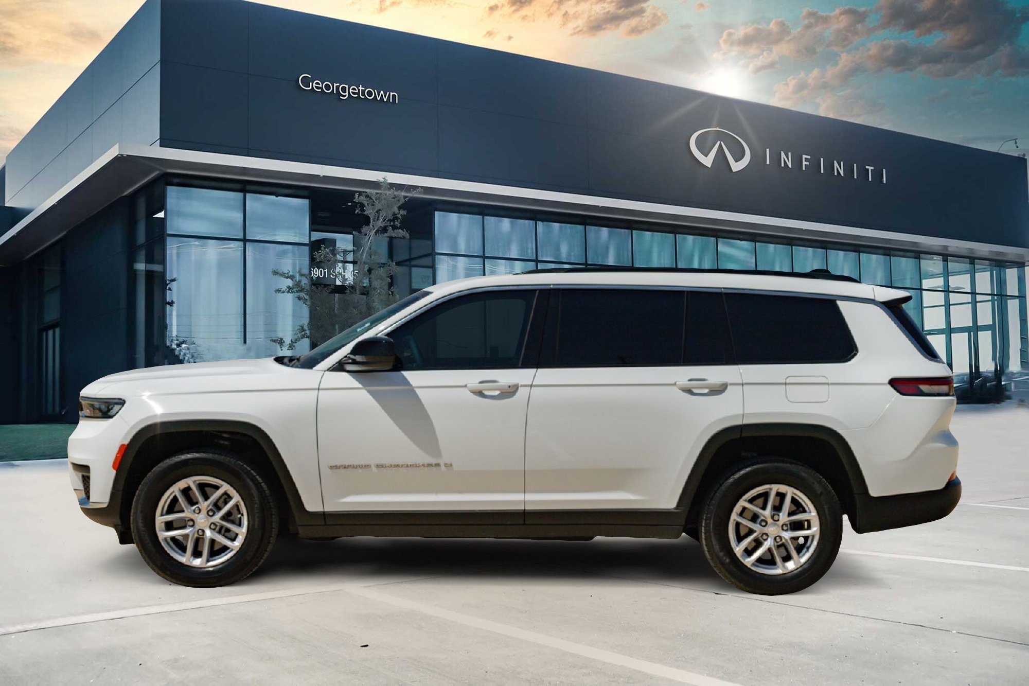 Used 2025 Jeep Grand Cherokee L Laredo RWD image 7