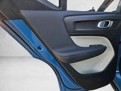 Used 2023 Volvo XC40 B5 Plus image 19