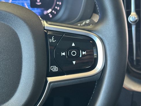 Certified 2025 Volvo XC60 B5 Plus AWD/4WD image 30