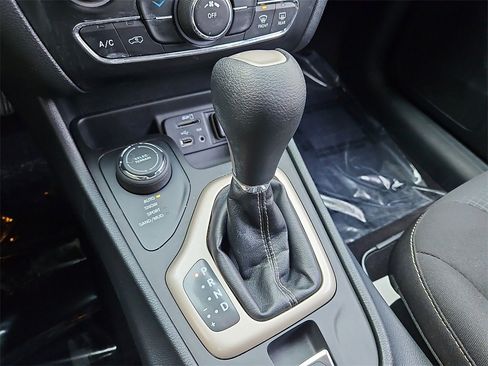 Used 2016 Jeep Cherokee Latitude w/ Safety/Convenience Group image 16