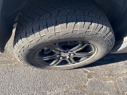 Used 2023 GMC Acadia AT4 w/ Technology Package image 8