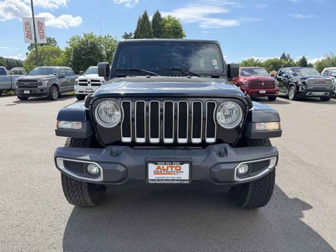 Used 2020 Jeep Wrangler Unlimited Sahara AWD/4WD image 3