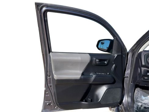 Used 2017 Toyota Tacoma SR w/ SR Convenience Package image 20