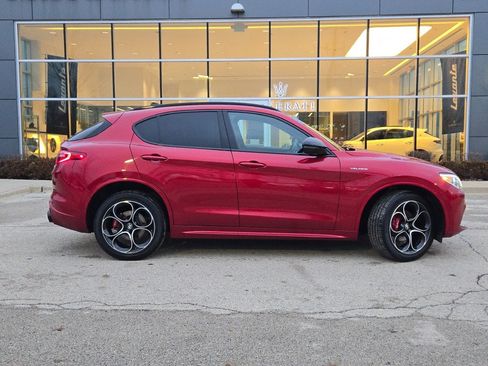 Used 2022 Alfa Romeo Stelvio Veloce image 5