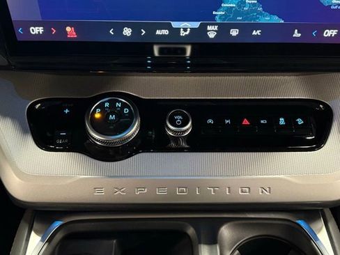 New 2025 Ford Expedition Active image 27