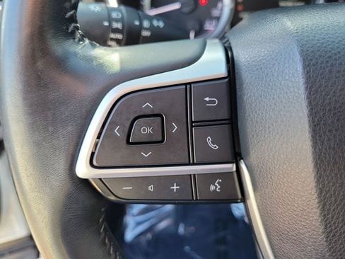 Used 2023 Toyota Highlander XLE FWD image 22
