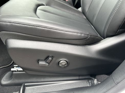 New 2026 Chrysler Pacifica Select image 16