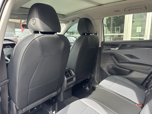 New 2026 Volkswagen Tiguan SE image 22