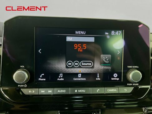 Used 2024 Nissan Pathfinder SV FWD image 19