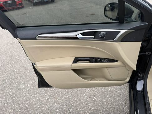 Used 2014 Ford Fusion SE w/ Equipment Group 202A FWD image 17