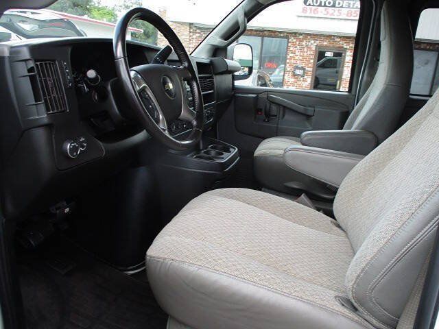 Used 2018 Chevrolet Express 3500 LT w/ LT Preferred Equipment Group RWD image 30