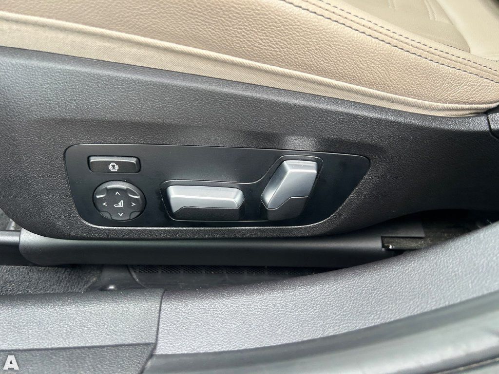 Used 2022 BMW 330i Sedan w/ Driving Assistance Package RWD image 22