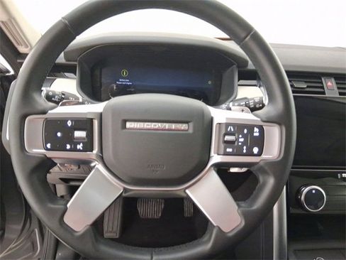 Used 2024 Land Rover Discovery S image 22