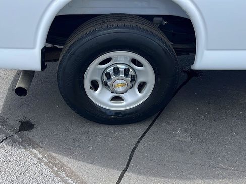 Used 2025 Chevrolet Express 3500 LT w/ LT Preferred Equipment Group RWD image 33
