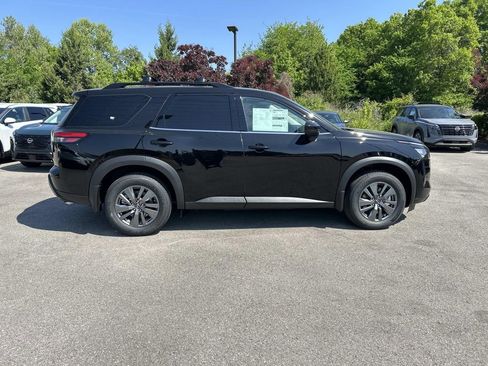New 2026 Nissan Pathfinder SV w/ SV Premium Package FWD image 8