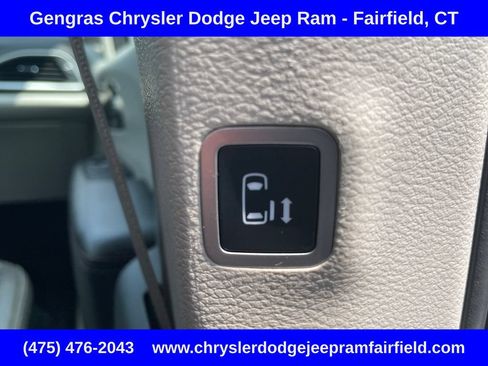 Used 2020 Chrysler Pacifica Touring-L Plus FWD image 32