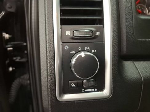 Used 2021 RAM 1500 Classic SLT AWD/4WD image 19
