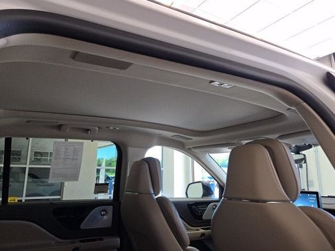 Used 2023 Lincoln Aviator Reserve w/ Equipment Group 201A AWD/4WD image 9