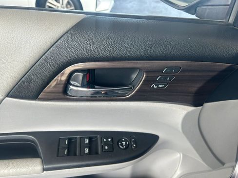 Used 2017 Honda Accord Touring image 13