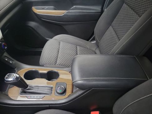 Used 2019 GMC Acadia SLE image 29