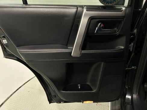 Used 2018 Toyota 4Runner SR5 Premium image 27