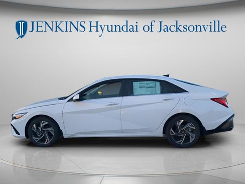 New 2025 Hyundai Elantra SEL FWD image 6