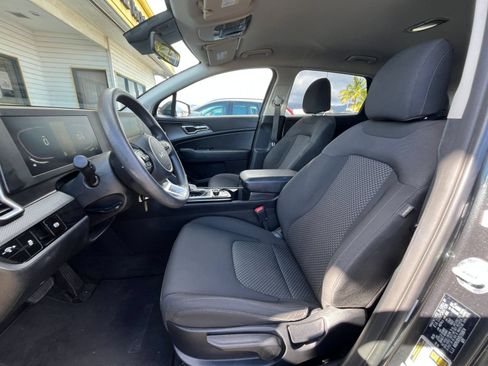 Used 2025 Kia Sportage LX FWD image 22