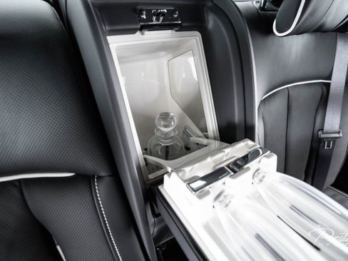 Used 2022 Rolls-Royce Phantom Sedan image 49