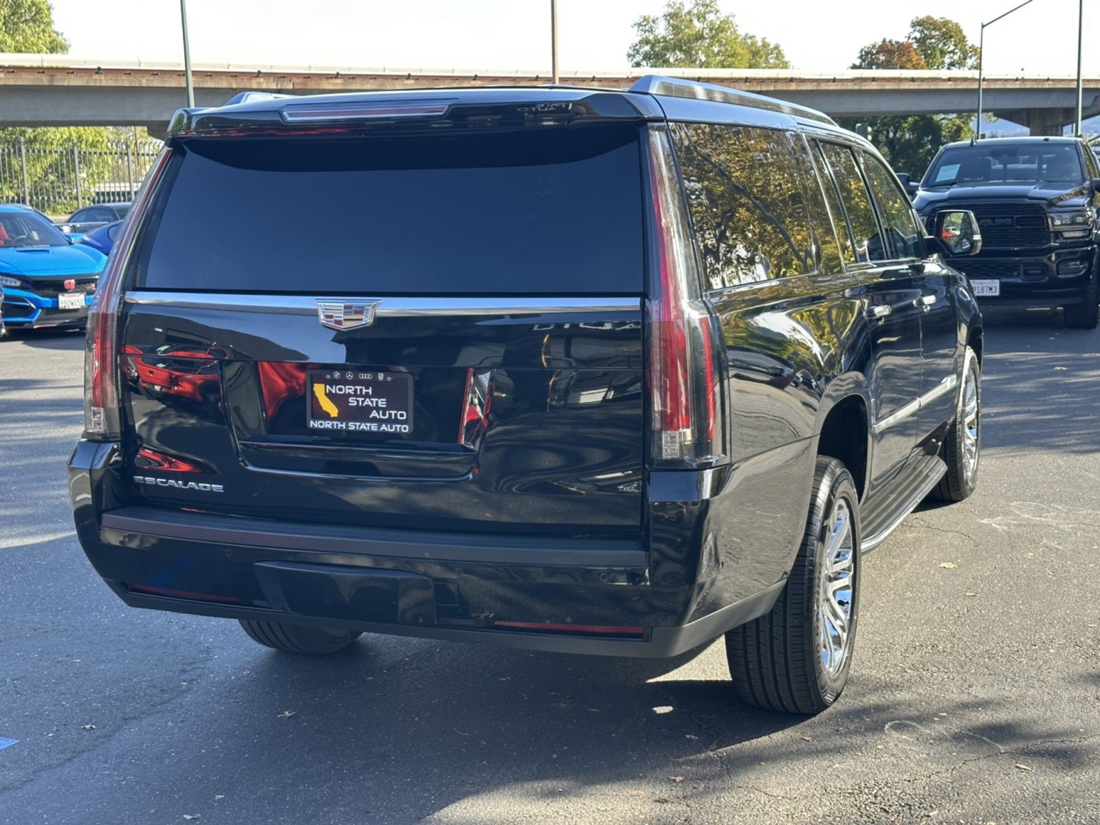 Used 2020 Cadillac Escalade ESV 2WD image 9