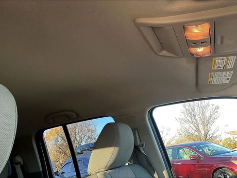 Used 2019 Nissan Frontier SV image 25