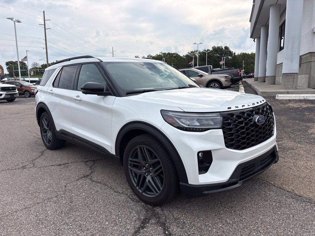 Used 2025 Ford Explorer ST AWD/4WD image 1