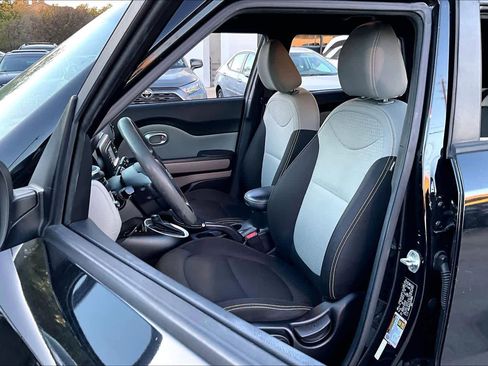 Used 2016 Kia Soul + image 7